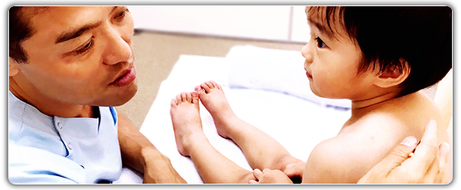 小児はり 施術風景1